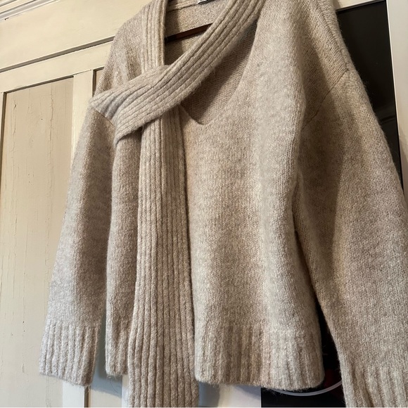 Zara Sweater with Scarf and Asymmetrical Neckline size L - Picture 9 of 13